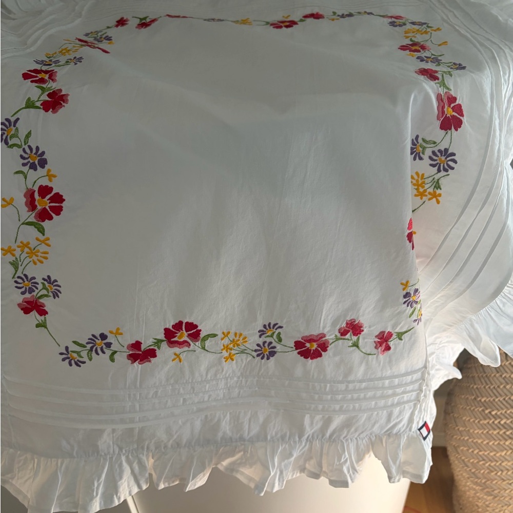 Vintage Tommy Hilfiger White Floral Embroidered Pillow shams - Picture 3 of 14